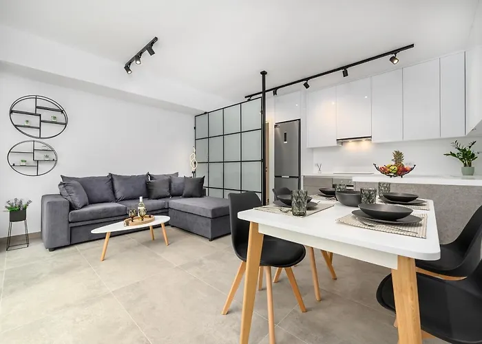 Aetherius Executive 5 Min To Apartment