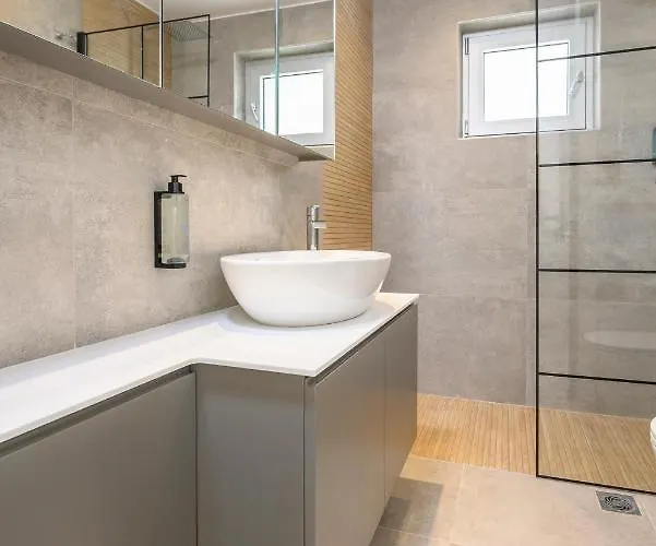 Aetherius Executive 5 Min To Apartment *