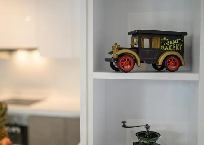 Aetherius Executive 5 Min To Apartment