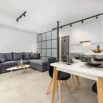 Aetherius Executive 5 Min To Apartment